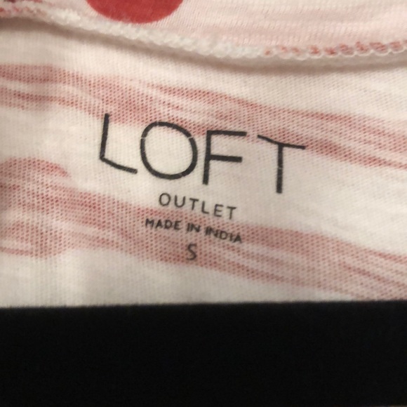 Set of 2 like-new Loft Tops with designs - Picture 7 of 8